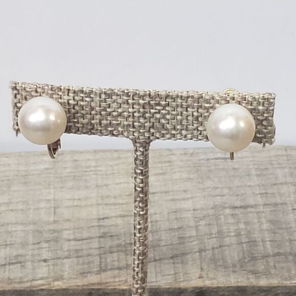 VINTAGE Screw-back Faux Pearl Earrings - Picture 2 of 6